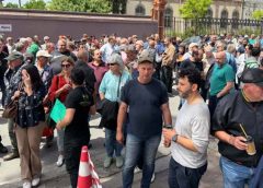 Σε νέες κινητοποιήσεις οι κτηνοτρόφοι της Λέσβου για τον αφθώδη πυρετό | Συμβολική κατάληψη της Περιφέρειας