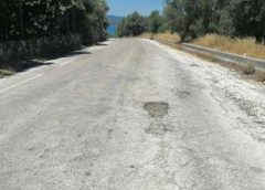 Συνεχίζεται η αδιαφορία για την οδοποιία στον παράδρομο στην διασταύρωση στο Πυργί