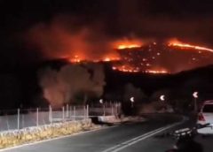 Λέσβος | Δασική φωτιά μεταξύ Παρακοίλων – Άγρας