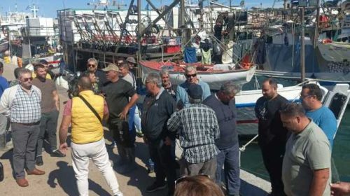 Διαμαρτυρία ψαράδων στο λιμάνι της Μυτιλήνης | (ΒΙΝΤΕΟ)
